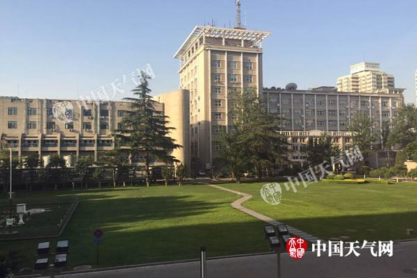 今晨，北京阳光普照。