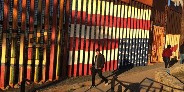 特朗普给修建美国墨西哥边境墙出新招:安装太