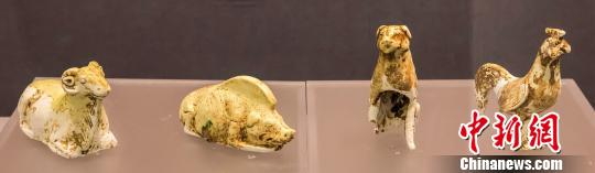 还有不少千年前的动物陶俑，栩栩如生。　吴小宝 摄