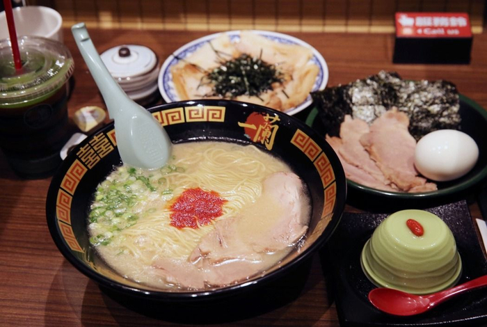 一兰拉面赴台设店，却因6000元（新台币）“优先入座服务”引发争议。（图片取自台媒）