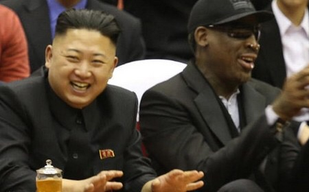  罗德曼于2013年曾访问朝鲜，并与金正恩一起观看了篮球友谊赛。