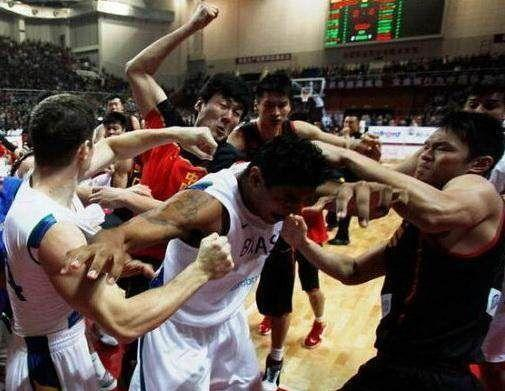 2011年中国男篮打架
