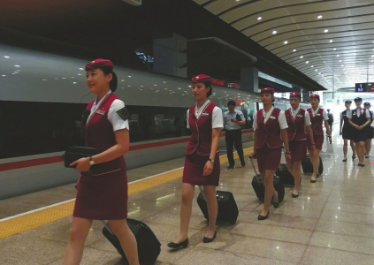 “复兴号”列车动妹。