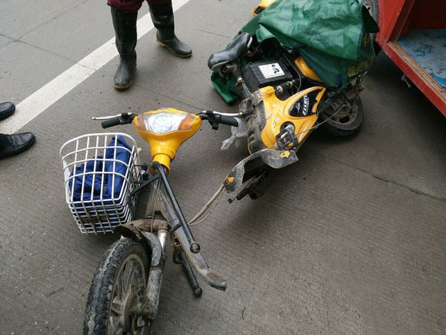 杂牌车辆车架折断