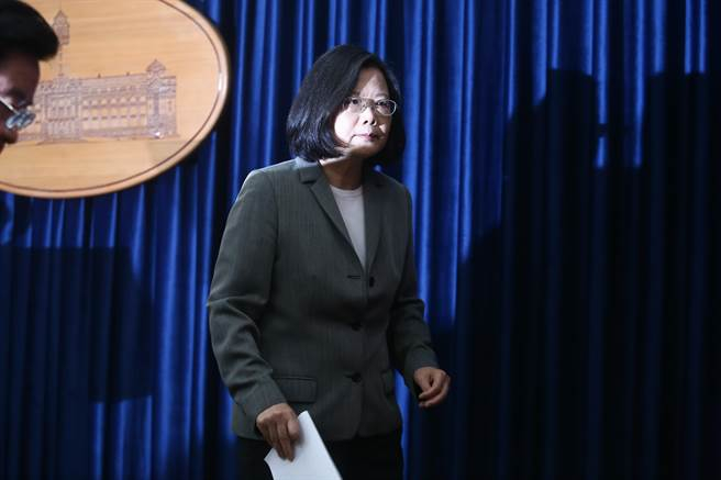 蔡英文强推年改省下1.3万亿，花8800亿为下届选举绑桩（图片来源网络）