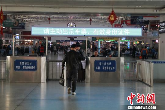 从7月1日开始，沈阳铁路局正式实施暑期列车运行图。图为沈阳北站（资料图）。　沈殿成　摄