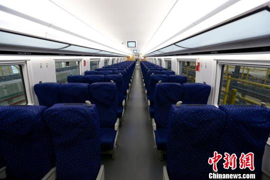  图为车体宽度增加了10公分。　张远 摄