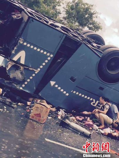  图为事故现场。　严初 摄