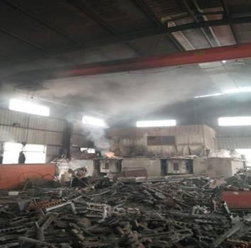 　　6月30日，督查组对菏泽市郓城县冶金机械制造有限公司现场检查时发现，该企业电频炉未安装废气治理设施，废气直排。图片来源：环保部官方微信公众号