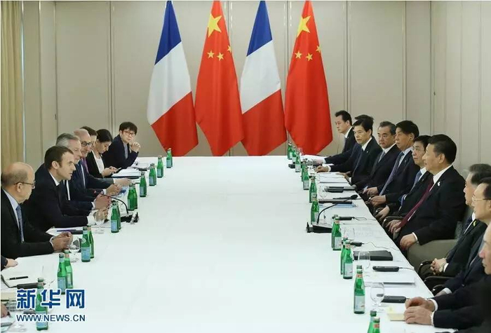 7月8日，中国国家主席习近平在汉堡会见法国总统马克龙。