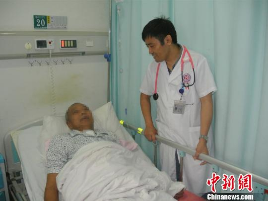 苏醒后的赵兴军（化名）。　梁辉　摄