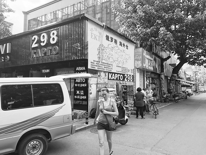 图片说明：昔日热热闹闹的雅宝路这两年变得有些冷清。 &nbsp;张馨元摄