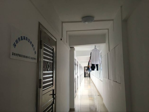 ▲在康泰盛世注册地办公的，是“深圳市星高珠宝有限公司”