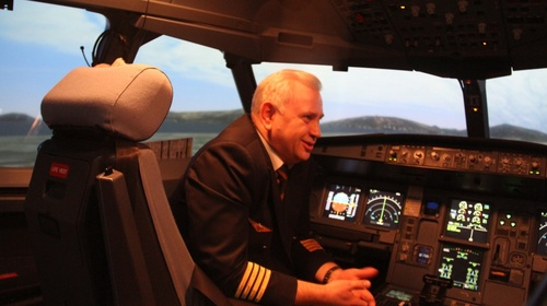 网络段子，让科罗里笑而无奈。 &nbsp;曲颂摄