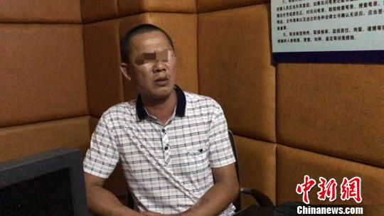 图为跳“尬舞”男子。海口交警供图摄