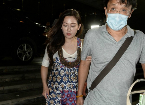 蔡正元妻子洪菱霙讯后交保。（图片来源：台媒）