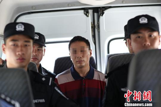 宗某才被警方带回。秀洲警方供图