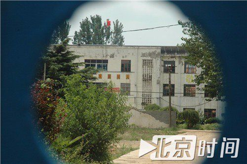 佳佳住过的学校宿舍楼。图/李英强