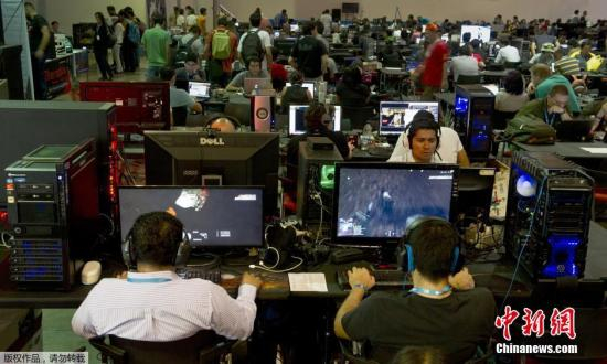 资料图：哥伦比亚卡利，网游爱好者正在打游戏。