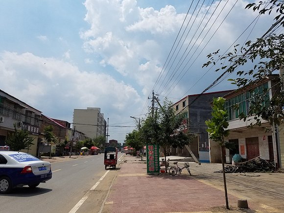  2017年7月20日，烈日下的西华县奉母镇。摄影：翟星理