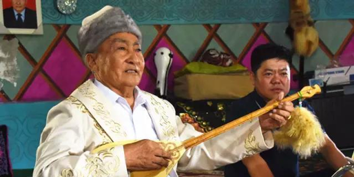 乌市米东区哈萨克族老人创作歌曲颂党恩_手机