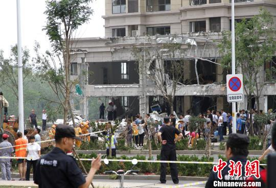 图为爆炸现场。　沙见龙 摄