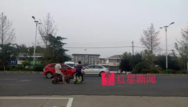 7月23日，此地曾有多人聚集。