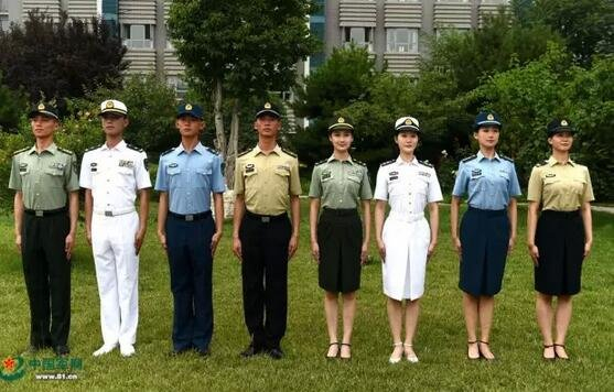 ▲官兵着夏常服帽展示图。中国军网 图