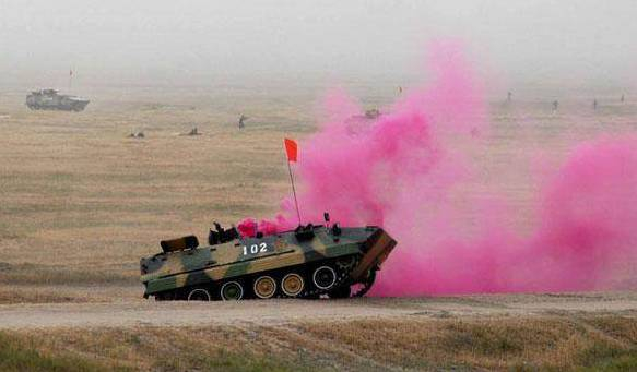  被击中失去战斗力的坦克