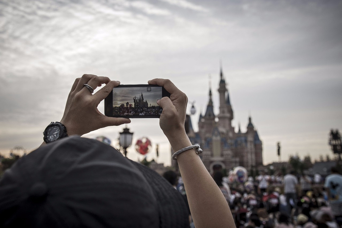 迪士尼开园一周年时的盛大庆典