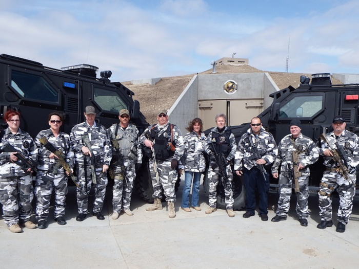 堪萨斯州，一个地堡被改建成末日居所 “Survival Condo Project”，由武装雇佣兵守卫