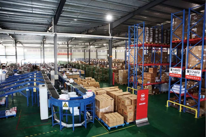 　网易考拉在杭州、宁波等地建设保税仓，目前保税仓储面积为行业第一