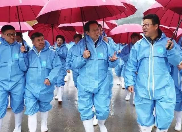 中国农业部长韩长赋考察网易味央猪场，肯定丁磊的跨界成果