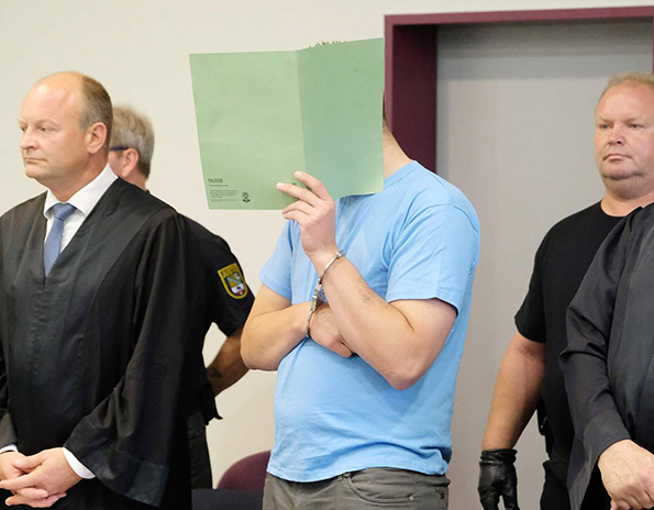 　　德国当地法院4日判决本案的男被告Sebastian F。终审监禁，其前女友Xenia I。则获刑五年半。视觉中国 图