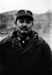  1946年3月，穿中将军服的叶剑英在延安机场。