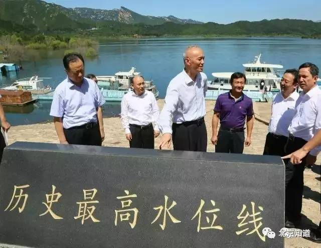　蔡奇在密云水库调研。