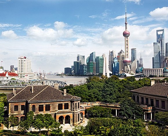 　左下角建筑为上海百达翡丽旗舰店