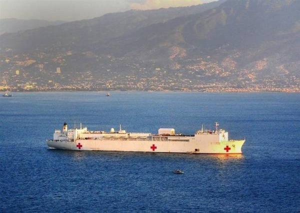 美国海军“舒适”号医院船在海地