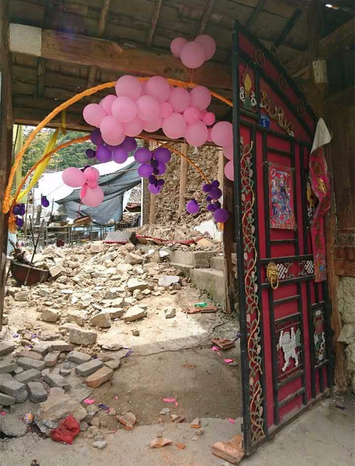  ▲婚礼上倒塌的婚房东墙。