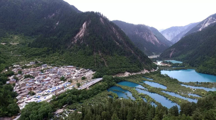 &nbsp;△航拍震后的九寨沟景区（图/视觉中国）