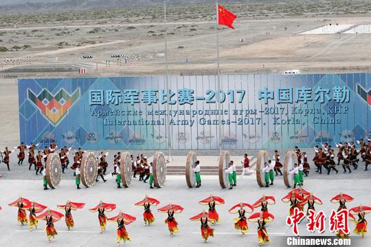 闭幕式上舞蹈表演。　王小军　摄