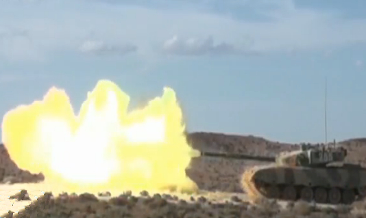 我军坦克打击敌地堡