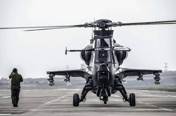 图为直10起飞检查