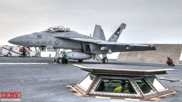 电磁弹射中的F18F