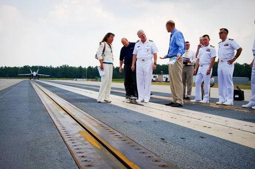 美国陆地上的电磁弹射器