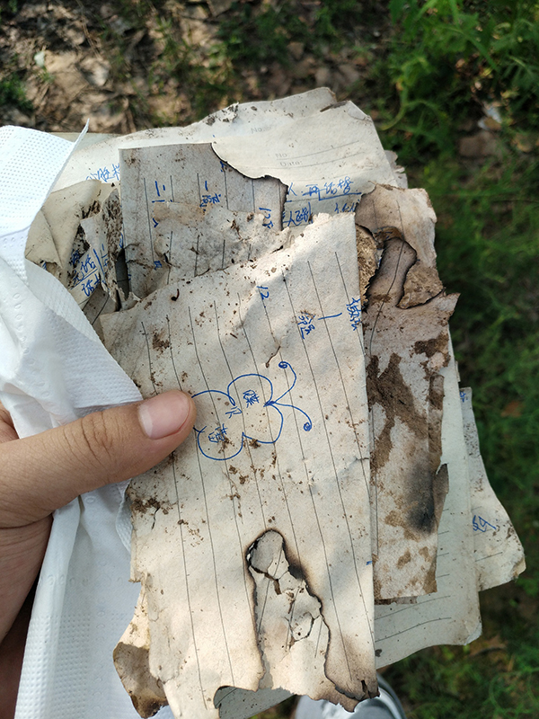 2017年8月5日，天津静海，写有“蝶贝蕾”字样的笔记。视觉中国 资料