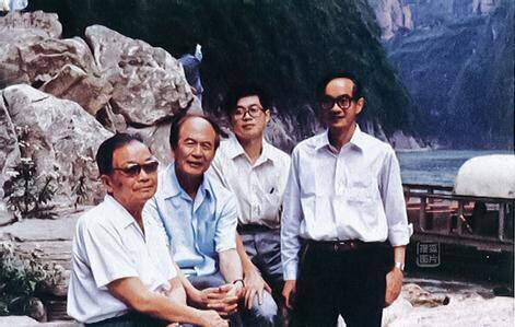 1985年召开的巴山轮会议，在转折处推动中国经济体制改革的前行。图为与会的经济学家，从左至右：薛暮桥、马洪、李克穆、吴敬琏