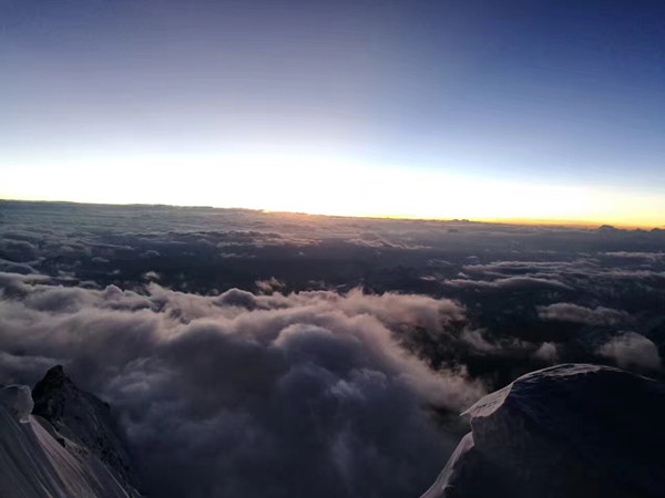 罗彪分享的攀登珠峰照片。