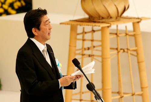 日媒:日本纪念战败日安倍5年未提及加害责任_手机新浪网