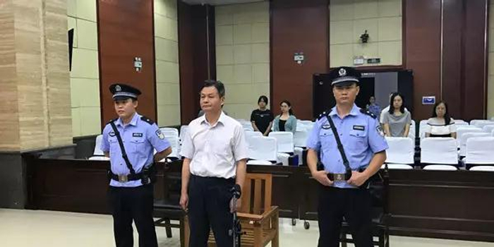 广西政协原常委连友农受贿249万余元获刑五年